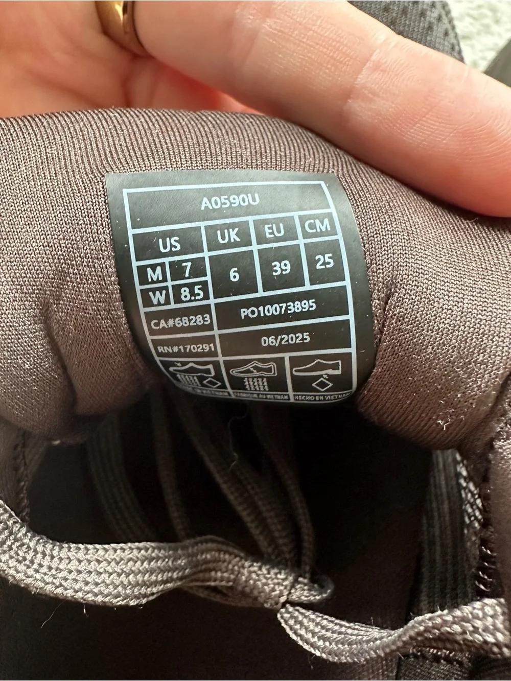 Alo | Runner Sneaker | Espresso
